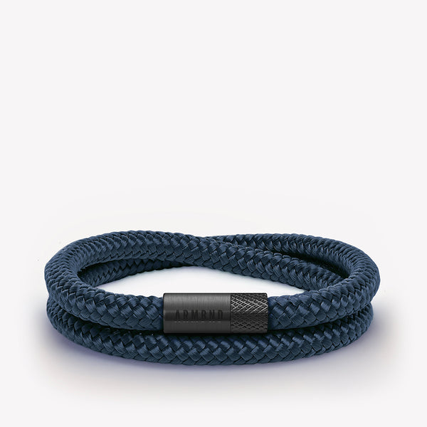 Donkerblauwe dubbele armband met zwarte stalen sluiting
