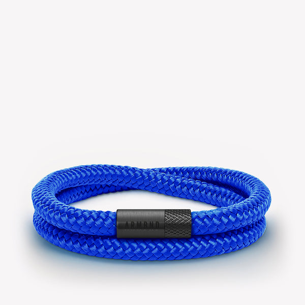 Kobalt blauwe dubbele armband met zwarte stalen sluiting