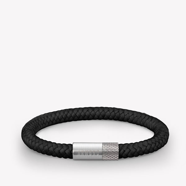 Zwarte dunne armband met zilveren stalen sluiting
