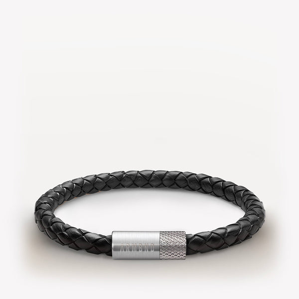Zwarte dunne leren armband met zilveren stalen sluiting
