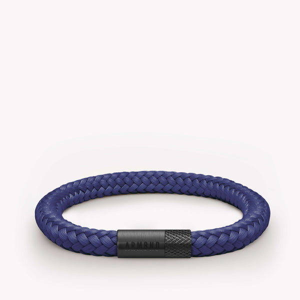 Blaues dünnes Armband mit schwarzem Stahlverschluss