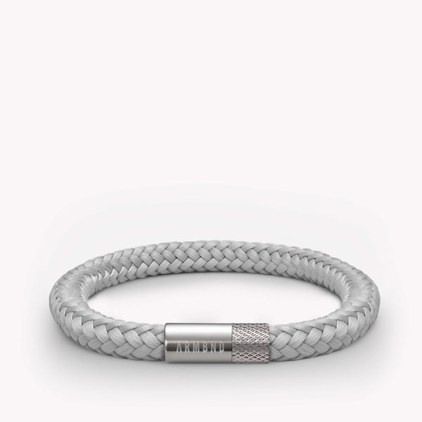 Graues dünnes Armband mit silbernem Stahlverschluss