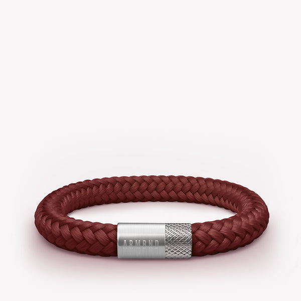 Donkerrode armband met zilveren stalen sluiting