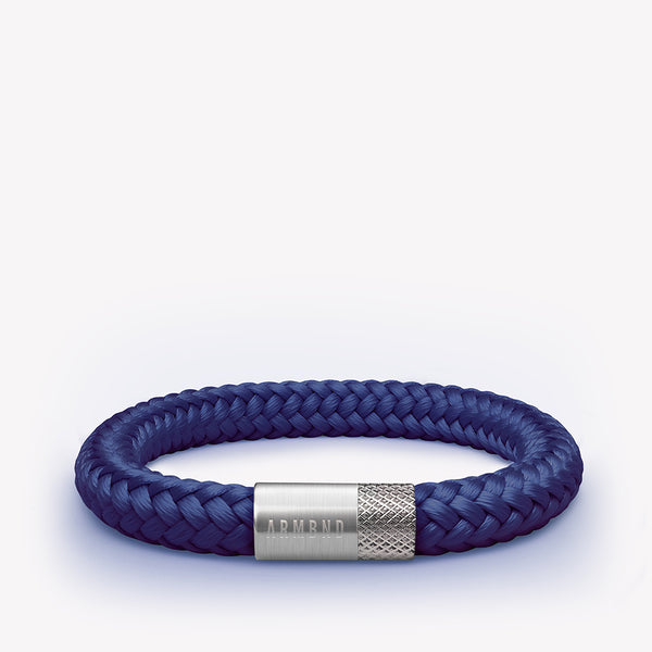 Blaues Armband mit silbernem Stahlverschluss