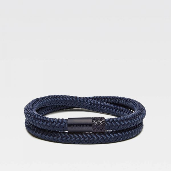 Donkerblauwe dubbele armband met zwarte stalen sluiting